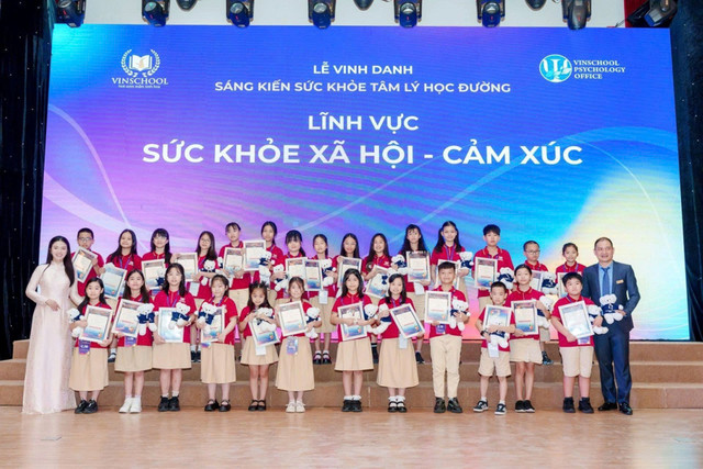 Vinschool vinh danh 100 sáng kiến xuất sắc trong lĩnh vực sức khỏe tâm lý học đường năm học 2024–2025 tại Lễ vinh danh toàn hệ thống. gen-h-vin.jpg