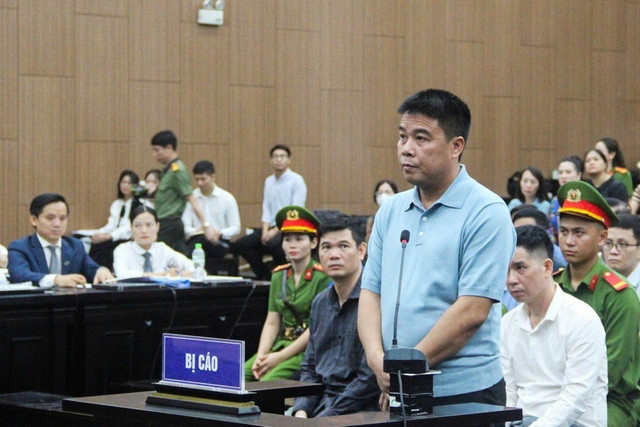 Bị cáo Nguyễn Văn Hậu tại tòa. hau-phao.jpg