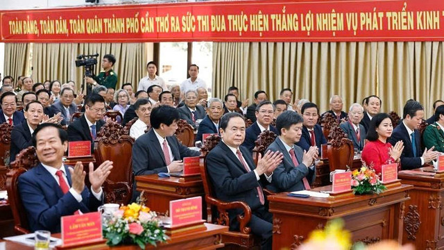 Đến dự buổi lễ trang trọng có đồng chí Trần Thanh Mẫn, Ủy viên Bộ Chính trị, Chủ tịch Quốc hội nước Cộng hòa xã hội chủ nghĩa Việt Nam. gen-n-sap-nhap-can-tho.jpg