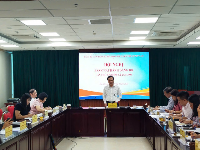 Đồng chí Phạm Ngọc Linh, Phó Bí thư Thường trực Đảng ủy, Phó Chủ tịch Liên hiệp Hội Việt Nam phát biểu khai mạc hội nghị dai-hoi-lhh.jpg