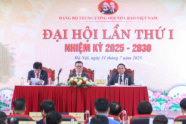 Đoàn Chủ tịch điều hành Đại hội. Ảnh: Quang Vinh. dai-hoi-mttq-2.jpg