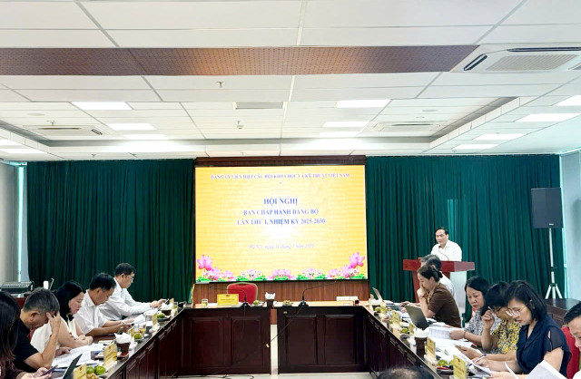 Quang cảnh hội nghị hoi-nghi.jpg