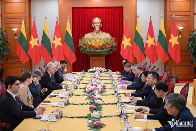 Chia sẻ quan điểm về vấn đề quốc tế và khu vực, hai bên nhất trí phối hợp, ủng hộ lẫn nhau tại diễn đàn đa phương như Liên Hợp Quốc, ASEM và trong khuôn khổ ASEAN - EU litva-2.jpg