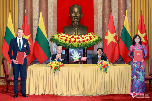 Chủ tịch nước Lương Cường và Tổng thống Litva chứng kiến ký văn kiện hợp tác năng lượng, khoa học công nghệ, nông nghiệp và tài chính litva-4.jpg