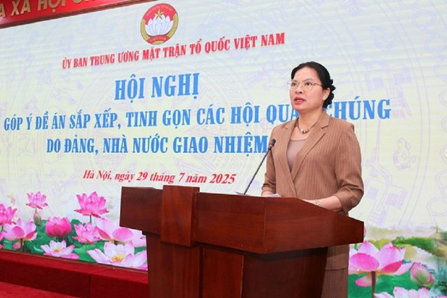 Phó Chủ tịch Ủy ban Trung ương MTTQ Việt Nam Hà Thị Nga phát biểu tại hội nghị. Ảnh: Quang Vinh mttq.jpg