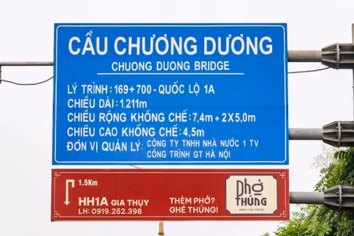 Hà Nội không cấp phép quảng cáo 'mượn hơi' trên biển báo cầu Chương Dương
