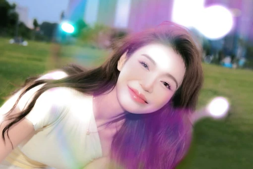 Đu trend chụp ảnh bong bóng, Tiktoker Hoàng Yến đốn tim với nụ cười tỏa nắng