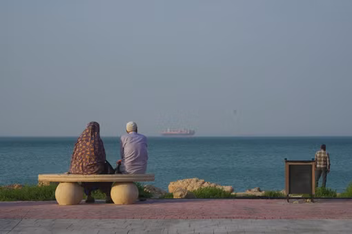 Mỹ khởi động dự án dẫn tàu qua Hormuz, Iran nhận phản hồi Washington