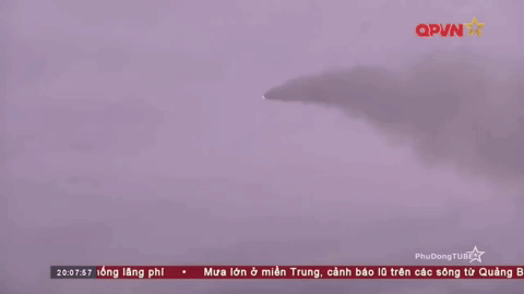 Được biết hiện tại Việt Nam đã làm chủ công nghệ sản xuất dòng tên lửa phòng không này, đáp ứng yêu cầu huấn luyện và sẵn sàng chiến đấu trong toàn quân. Hình ảnh tên lửa phòng không A72 thuộc lực lượng phòng không Hải Quân thực hành bắn đạn thật tại cuộc diễn tập chiến thuật, bắn đạn thật tên lửa tầm thấp năm 2017. Nguồn ảnh: QPVN.