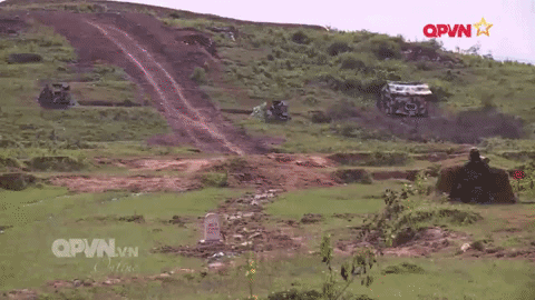 Khẩu súng bắn đạn nhiệt áp này có trọng lượng 8,8 kg, tầm bắn hiệu quả 600 m nhưng cự ly thực tế mà nó đạt tới là hơn 1.000 m. Ống phóng của Shmel được đựng trong một chiếc ba lô chuyên dụng với cơ số 2 đạn và đeo sau lưng người lính khi hành quân. Hình ảnh RPO-A Shmel của Việt Nam khai hỏa tiêu diệt mục tiêu. Nguồn ảnh: QPVN.