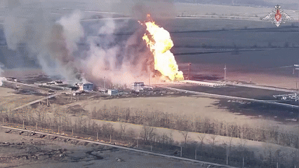 Theo Bộ Quốc phòng Nga một cuộc tấn công đã diễn ra vào tối ngày 30/3 nhắm vào một cơ sở ở vùng Bryansk, và pháo kích vào chi nhánh của công ty năng lượng Rosseti Centre – Bryanskenergo. Hậu quả, đường dây cao thế đã bị ngắt kết nối, và khiến các hộ gia đình ở quận Suzemsky mất điện.