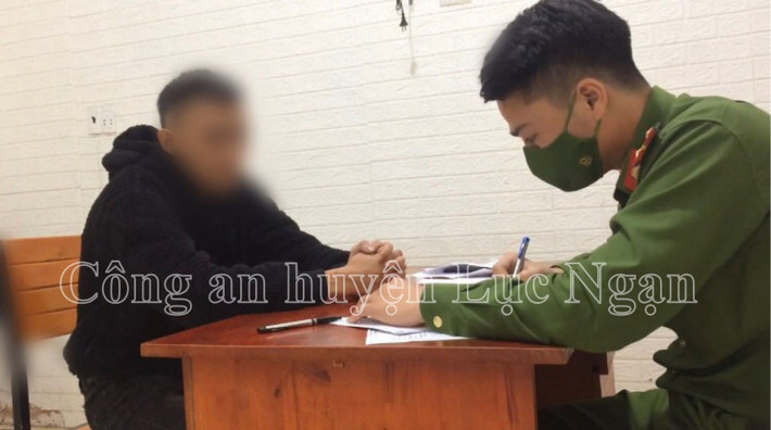 Bắt giữ đối tượng giở trò đồi bại với nữ sinh cấp 2. Ngày 31/10, Cơ quan CSĐT, Công an huyện Lục Ngạn (Bắc Giang) đã khởi tố vụ án, tạm giữ hình sự đối với H. về hành vi “giao cấu với người dưới 13 tuổi”. Nữ sinh N. tố bị một số người quan hệ tình dục trái ý tại quán “An An quán” thị trấn Chũ, huyện Lục Ngạn. Cảnh sát xác định xác định đối tượng H. và T. đã có hành vi quan hệ tình dục với người dưới 16 tuổi đối với cháu N. và cháu O. H. đến đầu thú và thừa nhận có quan hệ tình dục với O.