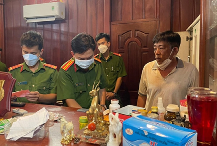 Bị can Nguyễn Văn Võ đã có hành vi tham gia trực tiếp vào các giao dịch ngân hàng nhằm che giấu nguồn gốc bất hợp pháp số tiền trên 3 tỷ đồng của Nguyễn Thị Kim Hạnh (tức Mười Tường, sinh năm 1969, nơi cư trú: ấp Phước Thọ, xã Đa Phước, huyện An Phú, tỉnh An Giang) phạm tội mà có.