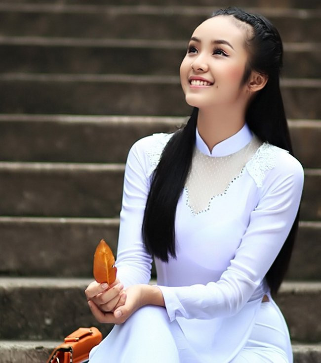 Cô gây thiện cảm với nụ cười tươi sáng.