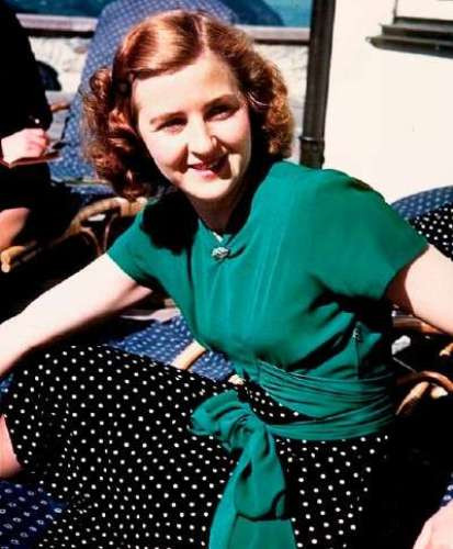 Mặc dù là tình nhân gắn bó lâu năm nhất với Hitler nhưng Eva Braun bị trùm phát xít Đức này kiểm soát chặt chẽ cuộc sống riêng tư. Công chúng Đức phần lớn không biết đến tình nhân lâu năm của trùm phát xít trước khi Đức Quốc xã thất bại.