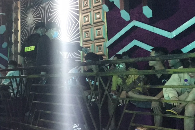 64 người dương tính ma túy trong quán bar New Club. Ngày 29/11, Phòng Cảnh sát điều tra tội phạm về ma túy Công an tỉnh Tiền Giang đã phát hiện 64/196 người có mặt tại quán bar New Club ở phường 5 (TP Mỹ Tho) dương tính với ma túy. Đáng chú ý, trước đó ngày 20/9, quán New Club đã từng bị kiểm tra, phát hiện 102 người dương tính với chất ma túy.