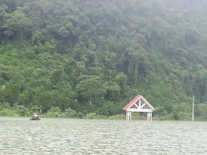 Biển nước mênh mông.