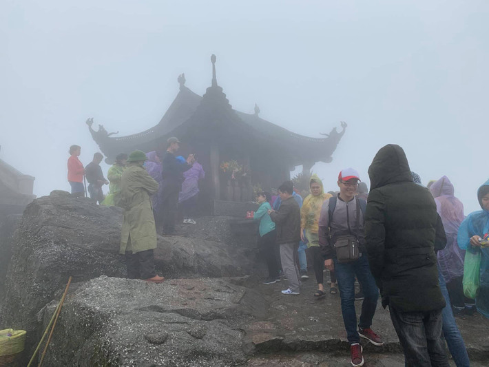 Ghi nhận những ngày này tại di tích Yên Tử (xã Thượng Yên Công, TP Uông Bí, tỉnh Quảng Ninh), do dịch bệnh Corona, du khách đến Yên Tử khá ít ỏi.