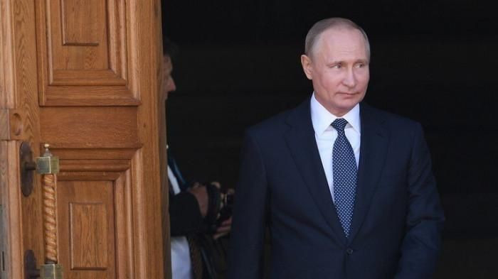 Tổng thống Putin cũng tiết lộ rằng ông thường tự tay chọn quà năm mới cho các cháu. “Tôi không trực tiếp đi mua, nhưng ngày nay mọi người có thể chọn quà qua nhiều kênh khác nhau”, ông Putin nói. Ảnh: Sputnik News.