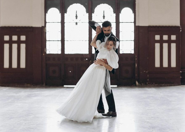 Sau đó, họ đã chụp lại một buổi khác với những bức hình cưới dễ thương hơn.