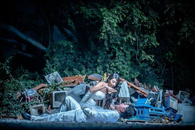 Đây không phải là đôi vợ chồng son đầu tiên chụp ảnh theo phong cách “rùng rợn” này.