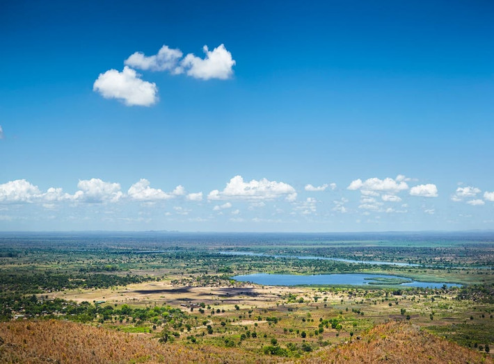 9. Malawi: Quốc gia này nổi tiếng với hồ Malawi, một trong 9 hồ lớn nhất thế giới. Ngoài ra, đất nước bé nhỏ này cũng không thiếu các safari cho khách yêu thiên nhiên, thích tìm hiểu đời sống động vật hoang dã với chi phí tốt hơn.
