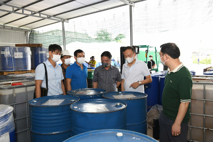 Nhận định các đối tượng đã sản xuất ra ma túy, nếu hoàn thành các đối tượng sẽ tạm dừng hoạt động và xuất cảnh về nước, do vậy cần phải tiến hành phá án. Xác định thời cơ thuận lợi, Ban Chuyên án quyết định phá án, bắt giữ các đối tượng trên. Trong ảnh là lãnh đạo Cục Cảnh sát điều tra tội phạm về ma túy và Lãnh đạo công an tỉnh Khánh Hòa trực tiếp chỉ đạo các lực lượng phá án.