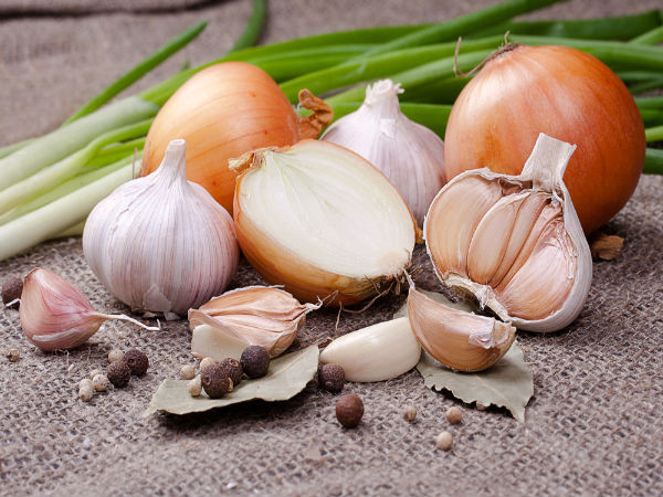 2. Các loại rau có hương vị đậm đà Những loại rau có vị đậm, cay, đắng, có tinh dầu thường có vị ngon, ăn vào tăng kích thích, tuy nhiên những loại rau này có thể gây kích ứng dạ dày của chúng ta vì độ pH trong dạ dày thấp. Nếu chúng ta ăn loại rau này quá nhiều, chúng có thể làm hỏng niêm mạc dạ dày của chúng ta.