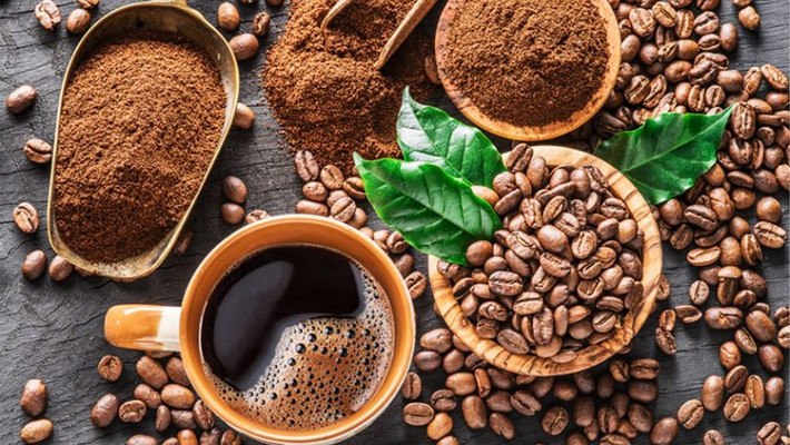 Một khi uống quá nhiều cà phê trong một khoảng thời gian ngắn, người dùng sẽ có cảm giác lo lắng, phấn khích và không thể đi vào giấc ngủ, gây ảnh hưởng trực tiếp đến hệ thống thần kinh, khiến não bộ quá tải, dần dần suy giảm chức năng.
