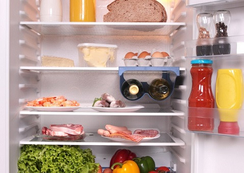Trong môi trường của tủ lạnh, nitrit sẽ tiếp tục hình thành, nó phản ứng với các sản phẩm phân hủy protein trong điều kiện axit, dễ tạo ra nitrosamine, được công nhận là chất gây ung thư.