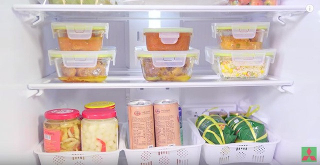 Kẻ sát nhân thứ nhất trong tủ lạnh - nitrit: Thức ăn thừa sẽ tạo ra nitrit theo thời gian, rau tươi cũng sẽ tạo ra nitrit nếu chúng được giữ trong tủ lạnh lâu ngày, vì rau tích tụ nhiều nitrat từ phân bón có nitơ, các loại rau ăn lá như rau diếp, cần tây, củ cải, rau bina, vv.. nói chung có nồng độ cao hơn.