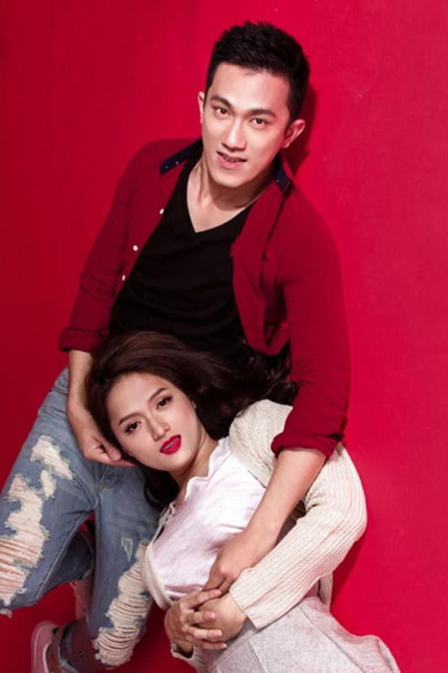 Hiện Hương Giang và Criss Lai vẫn có mối quan hệ tốt. Không chỉ vậy, những hình ảnh thời còn mặn nồng với Hương Giang cũng được Criss Lai giữ lại trên trang cá nhân.