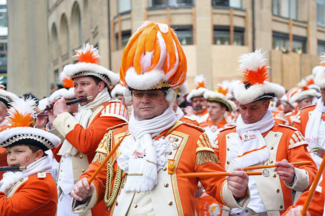 Cologne, Đức: Là lễ hội Carnival lớn nhất ở châu Âu. Khi những ngày "điên rồ" bắt đầu đường phố trở nên náo nhiệt và rộn ràng. Tất cả kết thúc bằng một cuộc diễu hành với đội trống rất hoành tráng.
