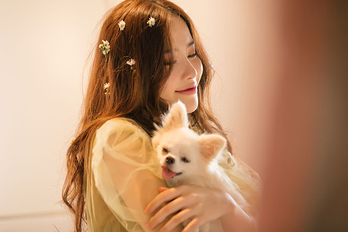 Ca khúc là bản R&B với giai điệu trẻ trung, hiện đại.