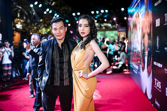 Buổi ra mắt phim còn có sự góp mặt của Elly Trần. Trong “Girls 2 - Những cô gái và găng tơ”, Elly Trần thủ vai nữ sát thủ Trần Hà.