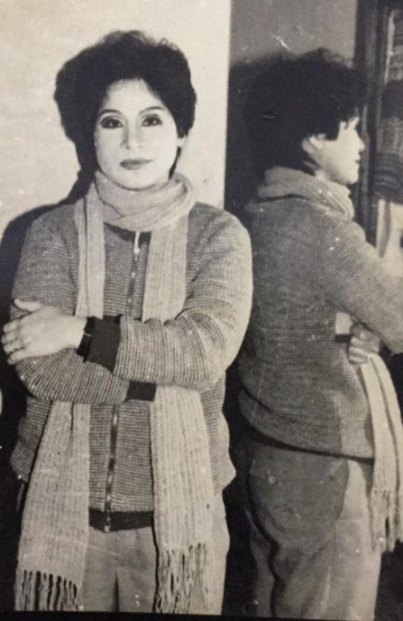 Minh Vượng từng có khoảng "thanh xuân rực rỡ" thật đẹp. Chị để tóc ngắn, mặc áo sơ mi, quần loe rất sành điệu.