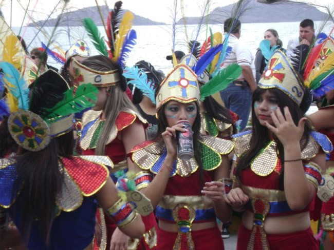 Mazatlán, Mexico: Carnival lớn nhất ở Mexico, lễ hội của Mazatlán kết hợp các yếu tố của một lễ hội fiesta với âm nhạc và ẩm thực đường phố.