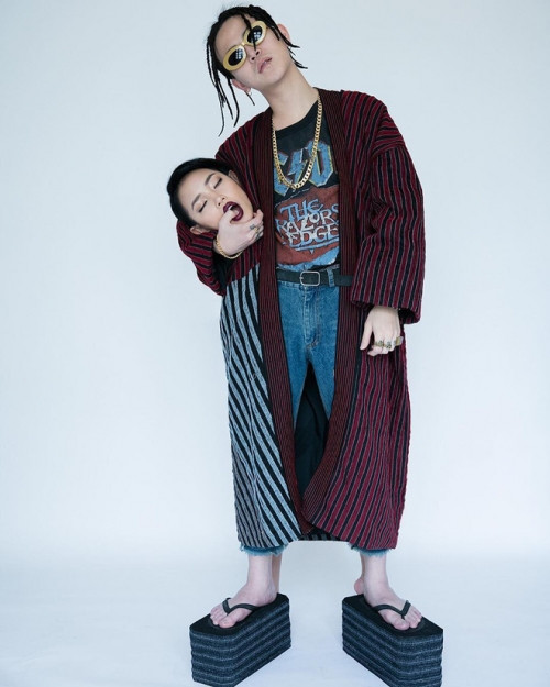 Tuy nhiên, cũng vô cùng trùng hợp khi vào tháng 2 năm 2017 - trước khi show Gucci diễn ra, cặp đôi Châu Bùi, Decao cũng từng chụp một bộ ảnh có concept tương tự. Hình ảnh được nhiếp ảnh gia Tuấn Anh (Tuanfr) người chụp loạt ảnh này đăng tải lên trang cá nhân từ đầu năm 2017.