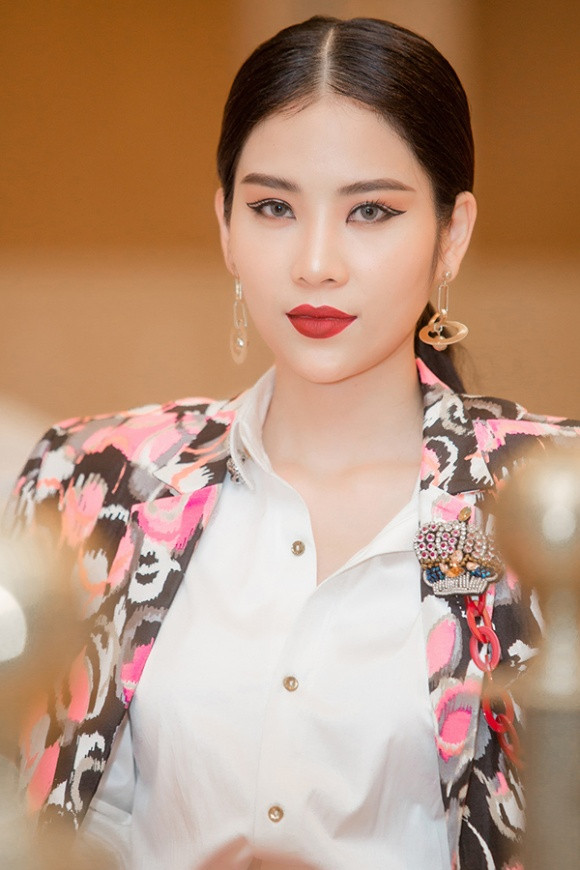 Nam Anh cũng khuyên em gái rằng: "Khi gặp khó khăn, bản thân mình phải tự vươn lên rồi mới nắm được cánh tay của người thân".
