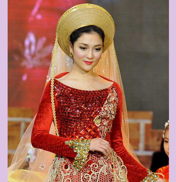 Qua thời gian, vẻ đẹp của Nguyễn Thị Huyền càng ngày càng vào độ chín.