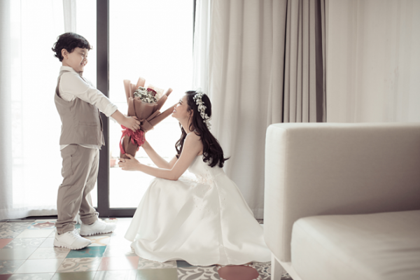 Càng lớn cậu nhóc càng đáng yêu và điển trai, thường xuyên được bố mẹ đưa đến tham gia nhiều sự kiện.