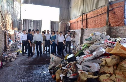 Nguyên nhân khiến đất, nước, con người, không khí thức ăn tại làng Đông Mai bị nhiễm độc chì chính là từ nghề mưu sinh mà cả làng chọn để làm hàng chục năm nay.