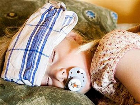 Với những người bị sốt xuất huyết thì sau khi điều trị xong vẫn có thể để lại một số biến chứng về mắt.