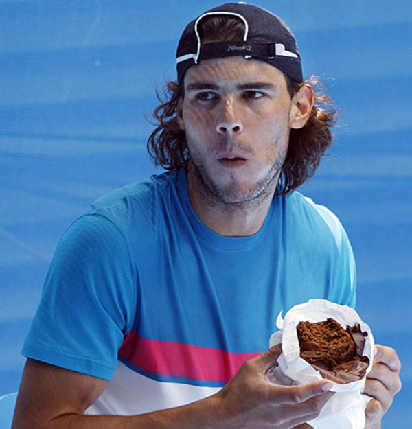 Nadal cũng thích ăn sô cô la và khoai tây chiên nhưng anh tuyệt đối sẽ không bao giờ động tới những món khoái khẩu này trong thời gian diễn ra các giải đấu.