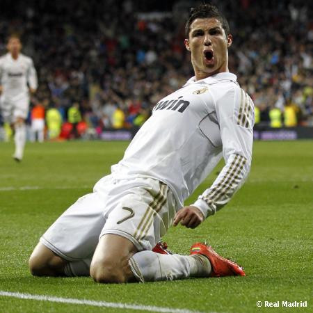 Ronaldo là một trong những cầu thủ có sức mạnh về thể chất khủng khiếp nhất thế giới. Để có được điều này, Ronaldo đã phải tập luyện rất nhiều kết hợp với 1 chế độ ăn ấn tượng. Các bữa ăn của Ronaldo cách nhau từ 2-4 tiếng, một ngày cầu thủ này ăn khoảng 6 bữa. Bữa ăn sáng của Ronaldo bao gồm nhiều carbohydrate và protein như trứng, ngũ cốc.