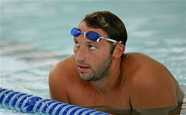 Kình ngư người Úc, Ian Thorpe cũng thực hiện chế độ ăn riêng để đảm bảo dinh dưỡng. Anh thường ăn bánh mỳ với mứt cùng nước cam vào mỗi buổi sáng với số lượng lớn. Các bữa ăn trong ngày của Thorpe bao gồm một lượng lớn các loại thực phẩm ít béo, nhiều protein và đặc biệt rất nhiều rau.