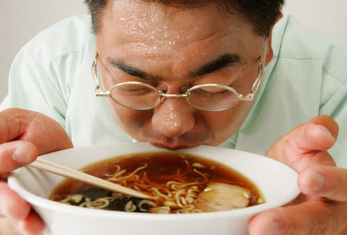 Sau khi bạn tiến hành phẫu thuật ung thư, cần bồi bổ bằng các thức thuần khiết, gọi là thanh bổ và các thức bình hòa, kiêng ăn ngậy béo, dầu mỡ, vị đậm, hải sản tanh và các thứ cay, nóng.