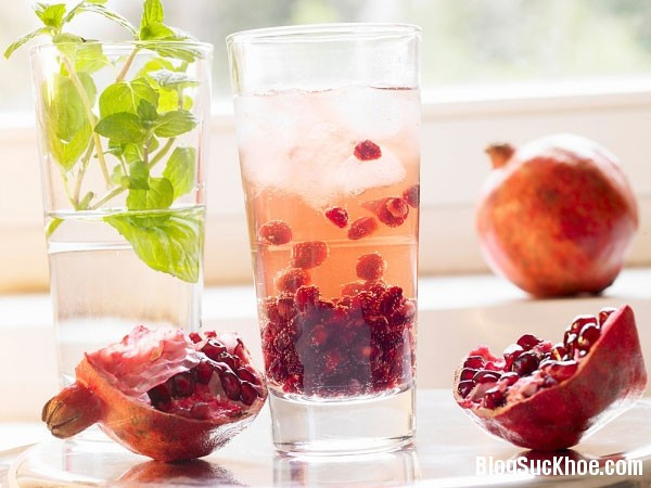 Đối với người bệnh ung thư có thể chất vốn hư nhược, cần chọn các loại thức ăn thanh đạm, dễ tiêu, dinh dưỡng cao. Người bệnh nên kiêng ăn các thức ăn dầu mỡ ngậy béo, đậm đà, khó tiêu như các thức chiên, rán, thịt mỡ.