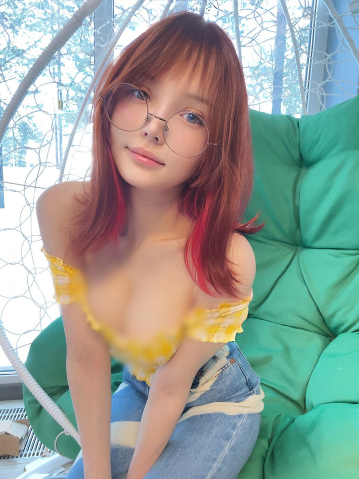 Alisa nổi tiếng với khuôn mặt ngây thơ, trong sáng như trẻ con nhưng thân hình lại cực kỳ gợi cảm, quyến rũ.