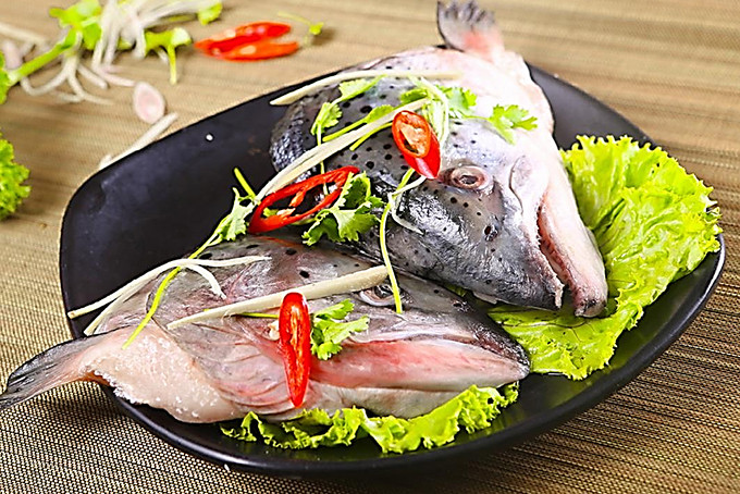 Tuy nhiên, chỉ nên chọn các loại cá có tuổi đời bình thường, không nên chọn cá nuôi lâu, cá lớn, bởi dữ liệu thử nghiệm của Trung tâm kiểm soát và phòng ngừa dịch bệnh Nam Kinh, Trung Quốc, cho thấy, tuổi cá càng lớn, càng có nhiều thủy ngân tích lũy trong não cá.